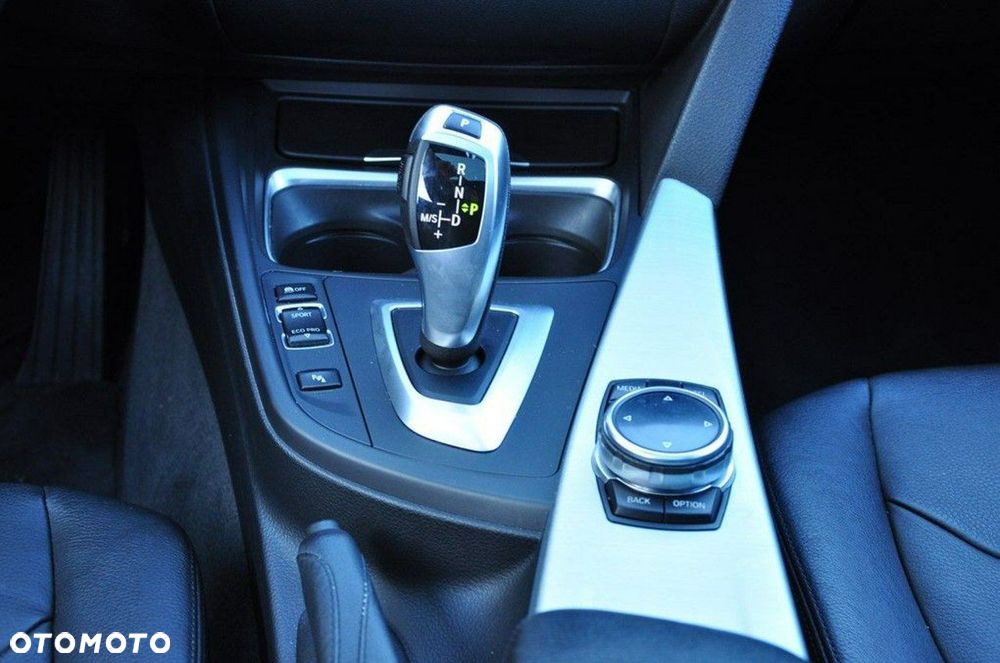 BMW Seria 3 330d xDrive Blue Performance Luxury Line - 34