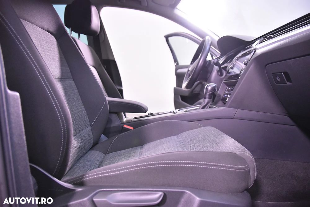 Volkswagen Passat - 11