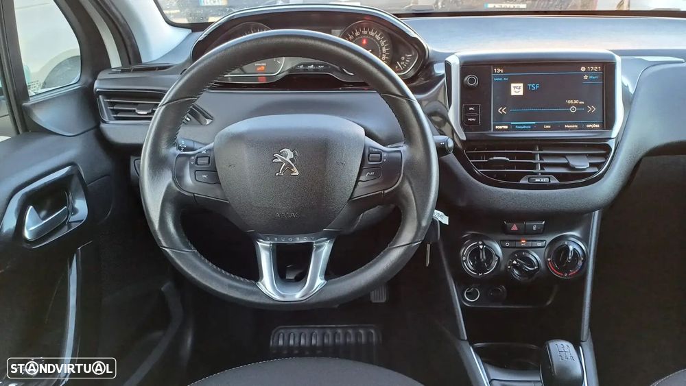Peugeot 208 - 15