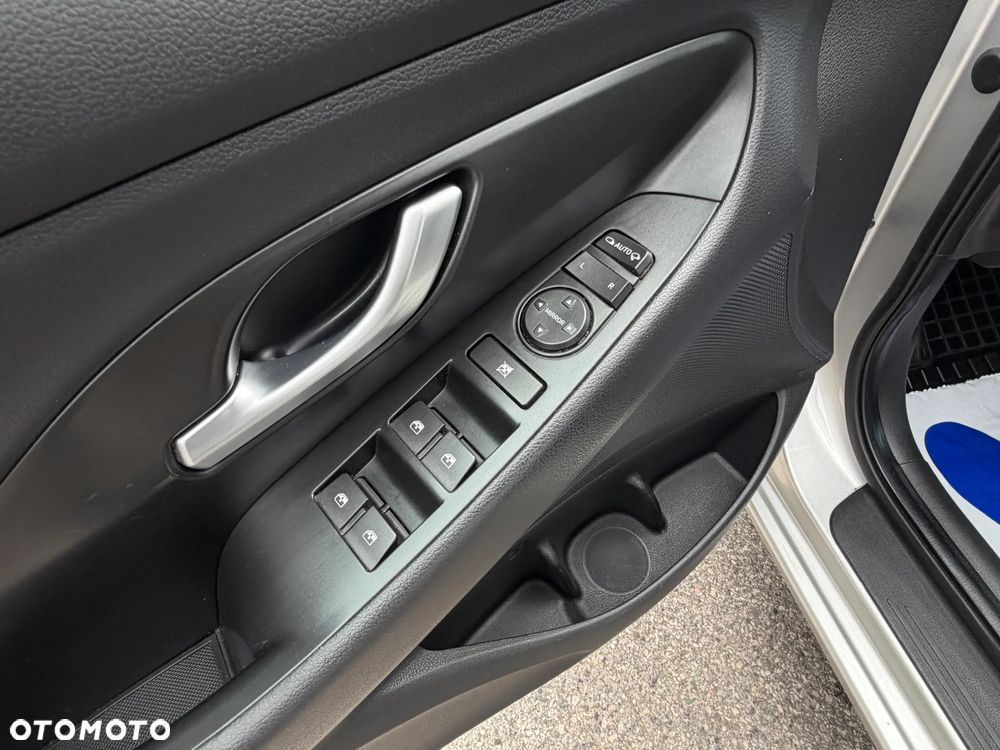 Hyundai i30 1.6 D Comfort DCT - 31