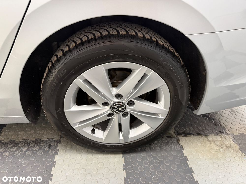 Volkswagen Golf - 21