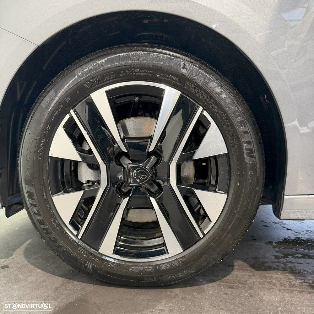 Peugeot 208 1.2 PureTech Allure - 16