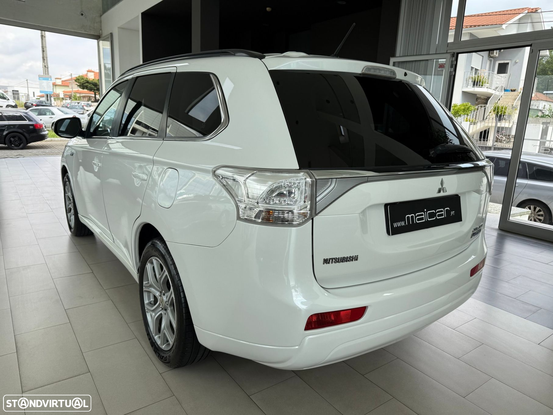 Mitsubishi Outlander 2.0 PHEV Intense Navi - 25