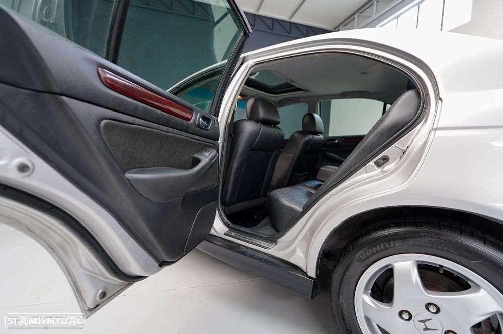 Honda Accord 2.0 ES - 31