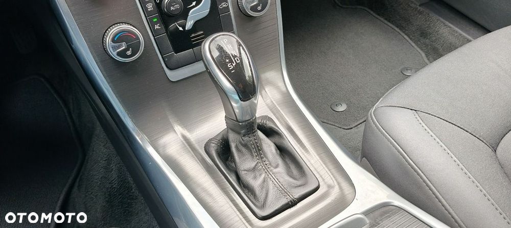 Volvo V70 D3 Momentum - 13