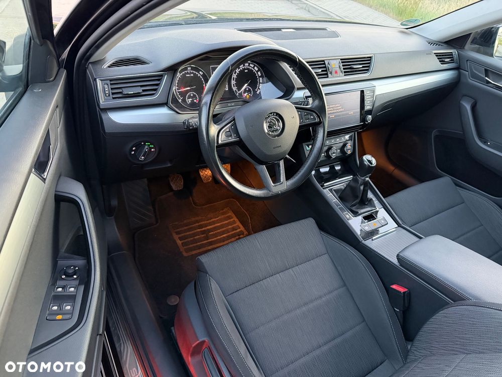 Skoda Superb 2.0 TDI Sportline - 10