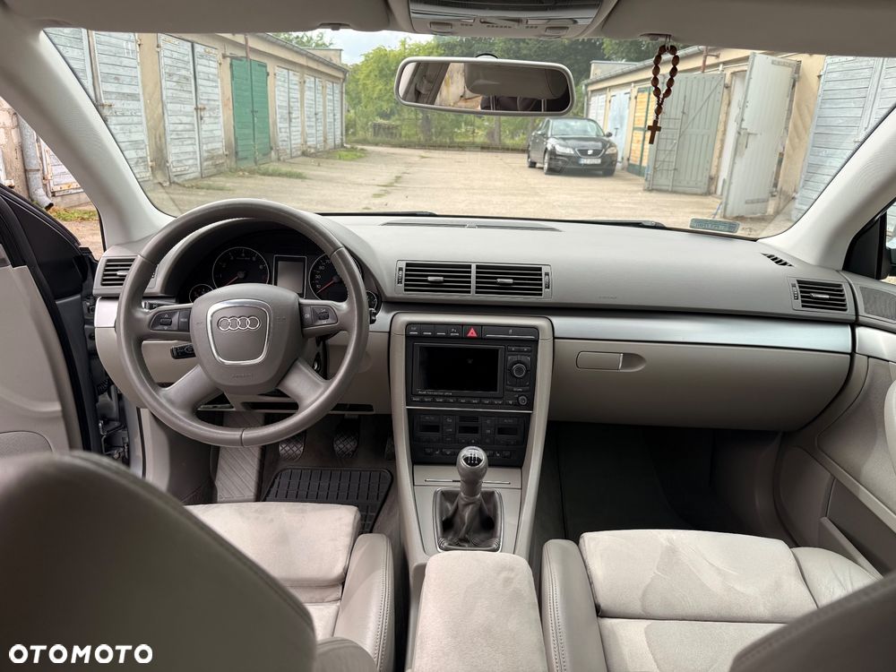 Audi A4 Limousine - 16