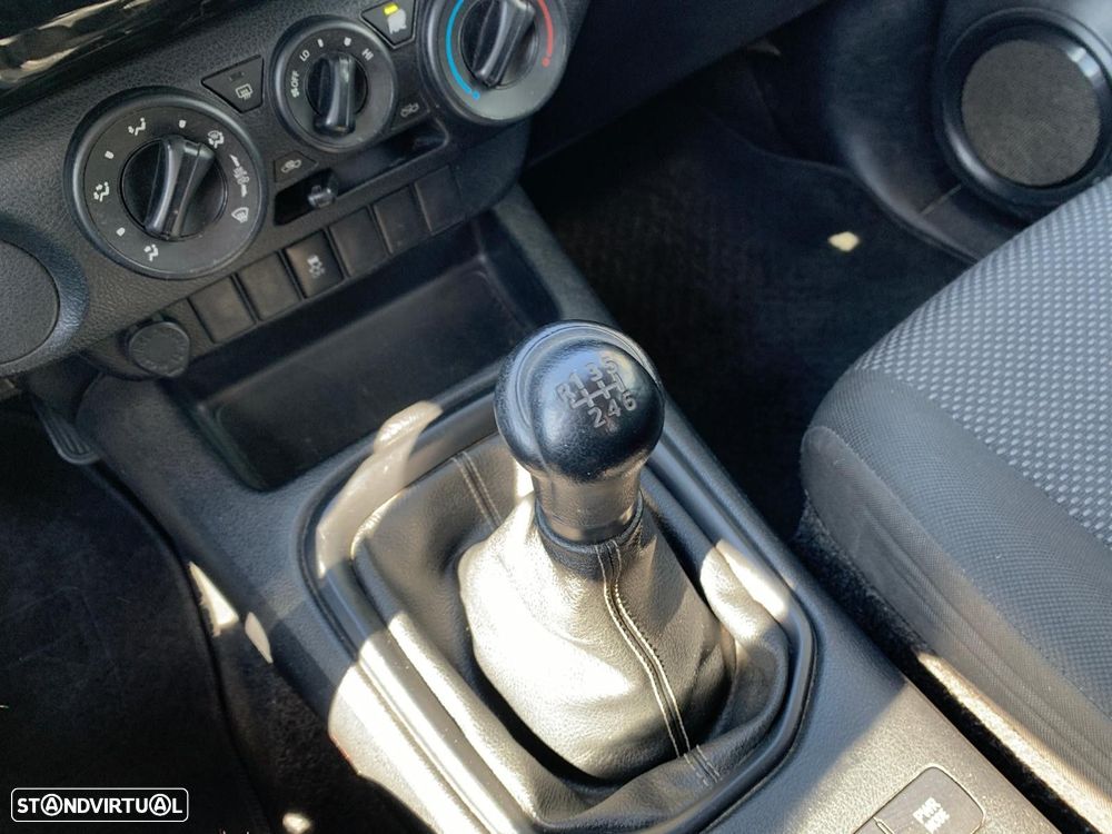 Toyota Hilux 2.4 D-4D 2WD CD - 16