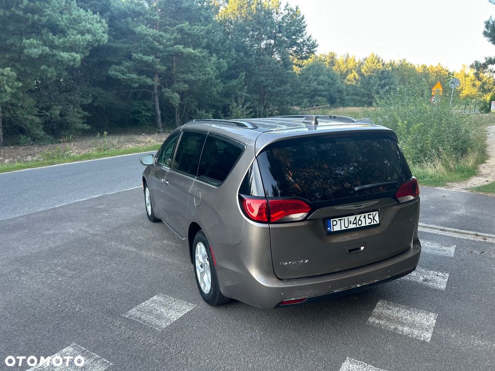 Chrysler Pacifica - 13