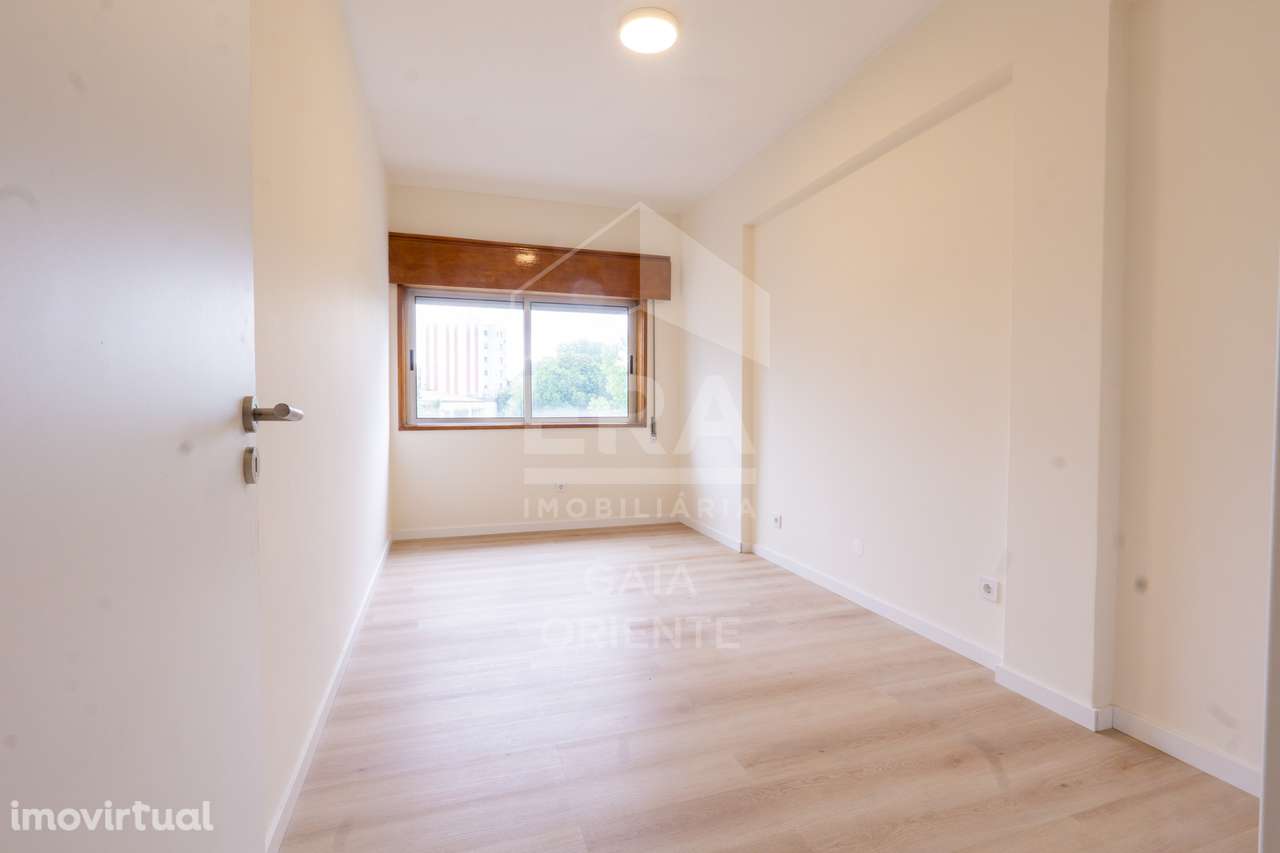 T2 renovado em Mafamude junto ao Metro - Grande imagem: 2/18