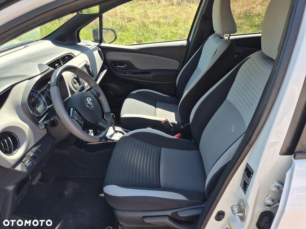 Toyota Yaris Hybrid 100 Selection - 9