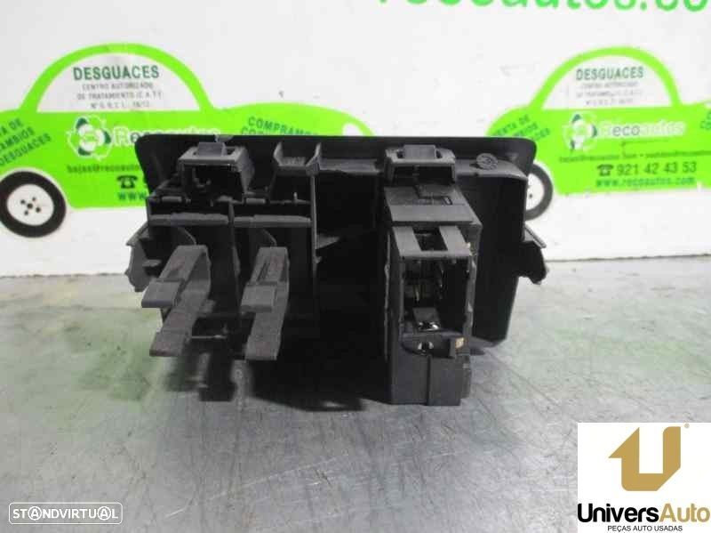 COMANDO LUZES TABLIER RENAULT CLIO III 2012 -8200379685 - 1