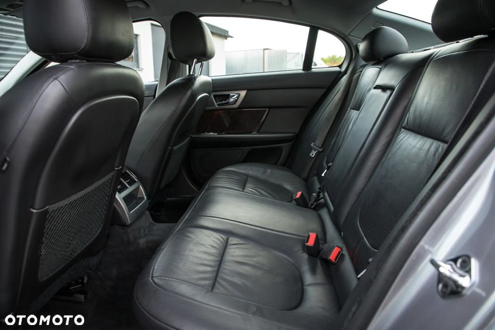 Jaguar XF - 12