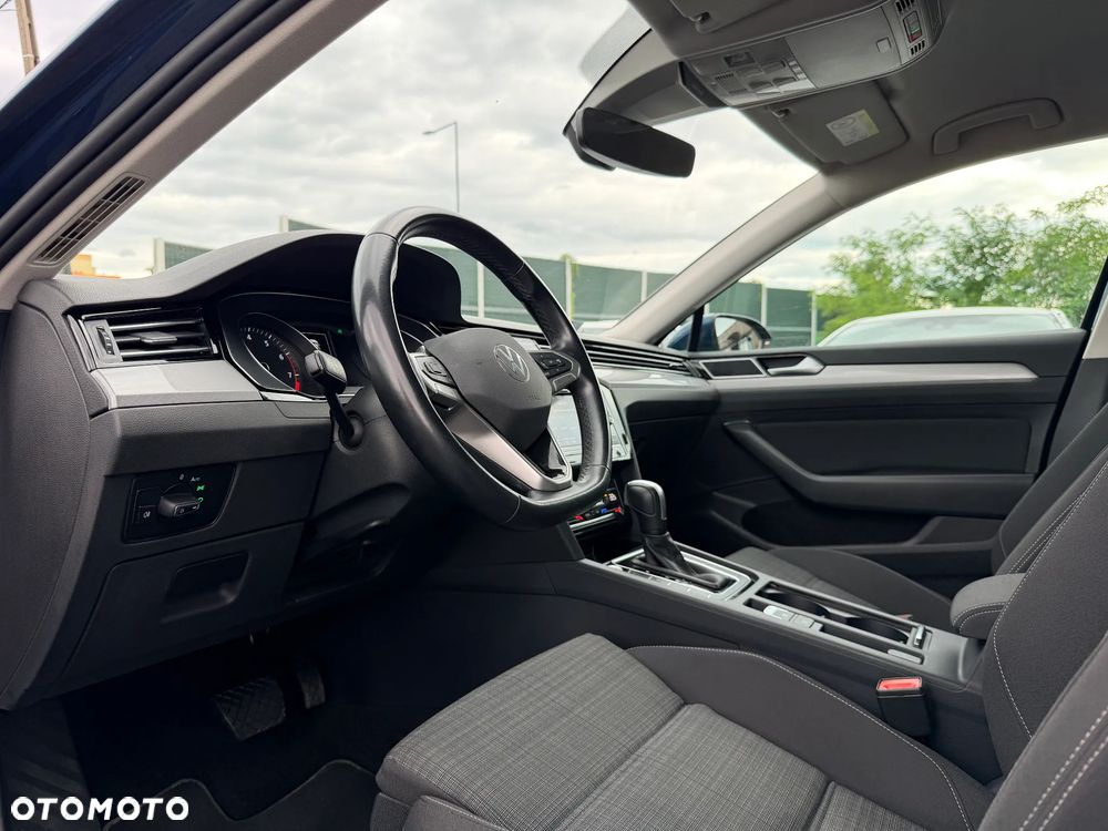 Volkswagen Passat - 16