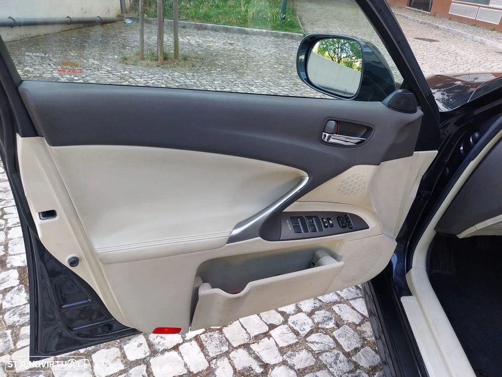 Lexus IS 220 - 10