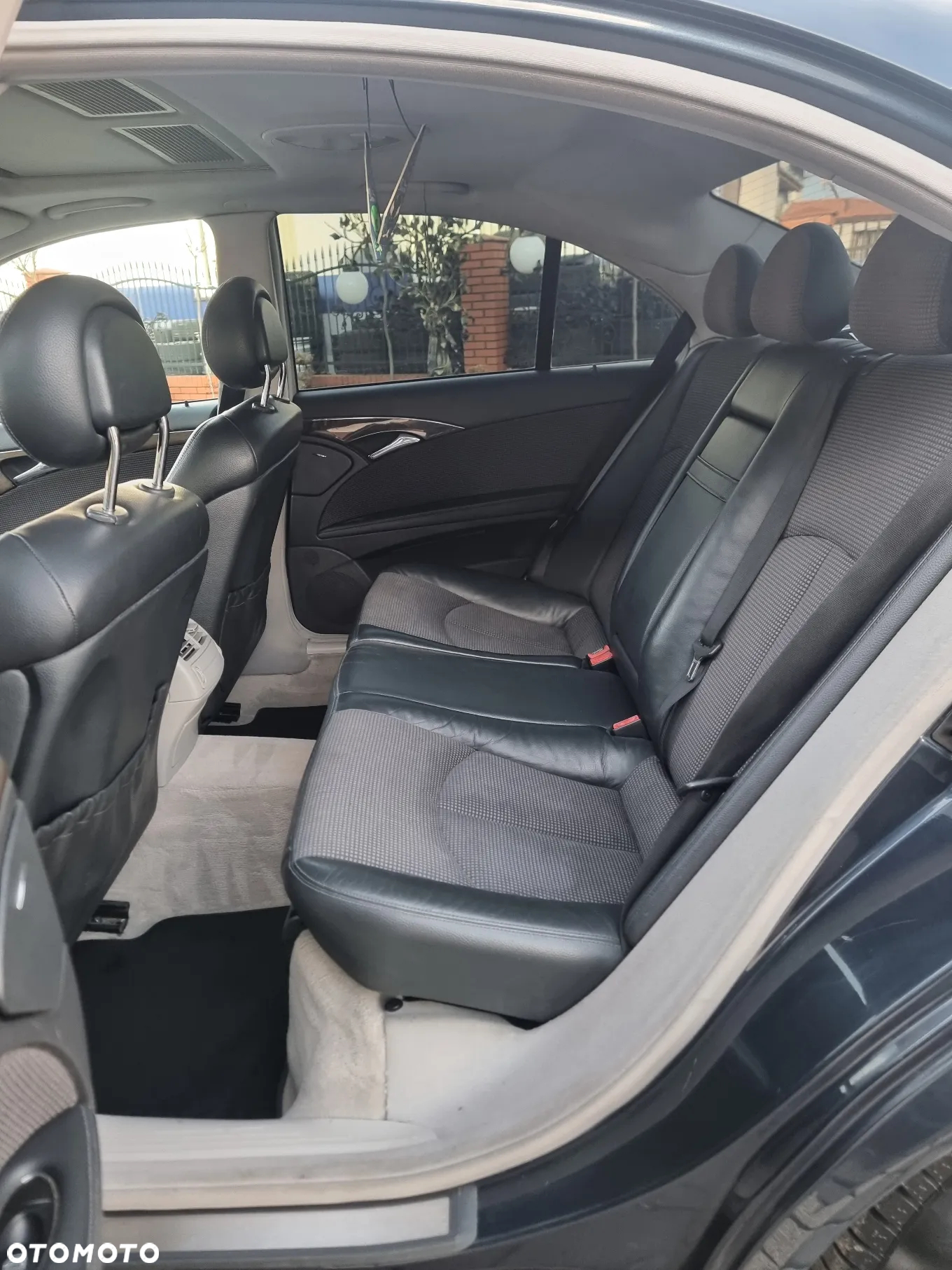 Mercedes-Benz Klasa E 240 4-Matic Avantgarde - 28