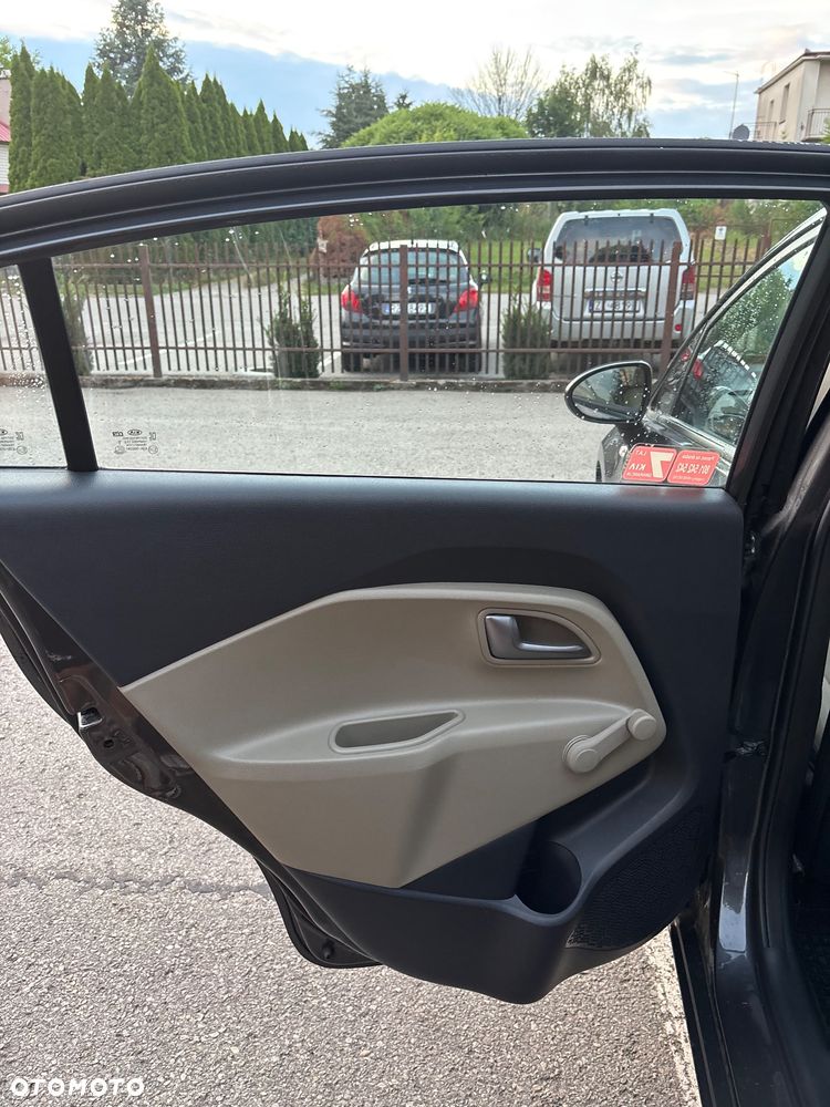 Kia Rio 1.2 L - 12