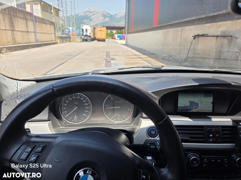 BMW Seria 3 318d DPF Touring Aut. Edition Exclusive - 6