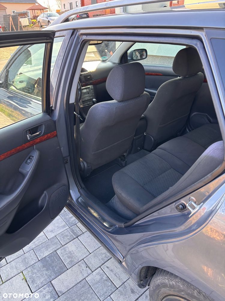 Toyota Avensis 2.0 VVT-i Executive - 4