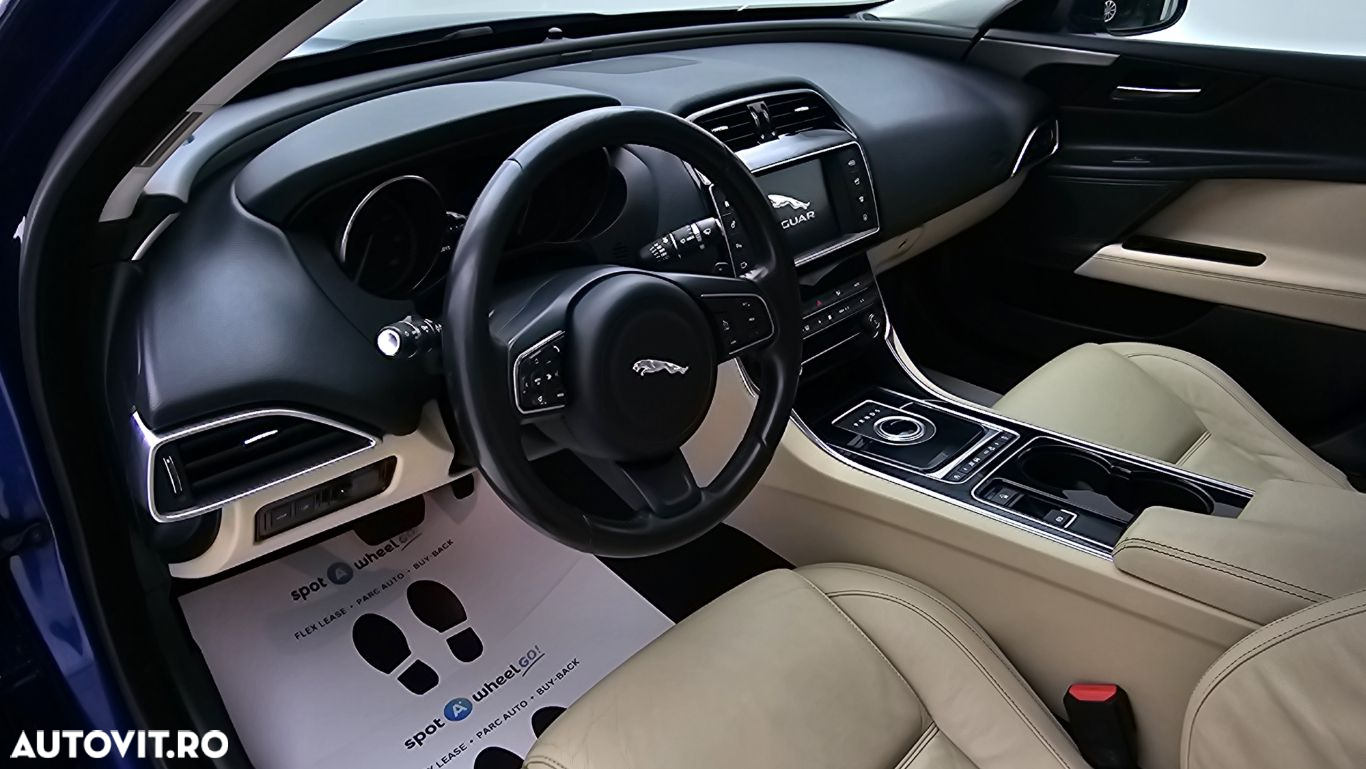 Jaguar XE - 12