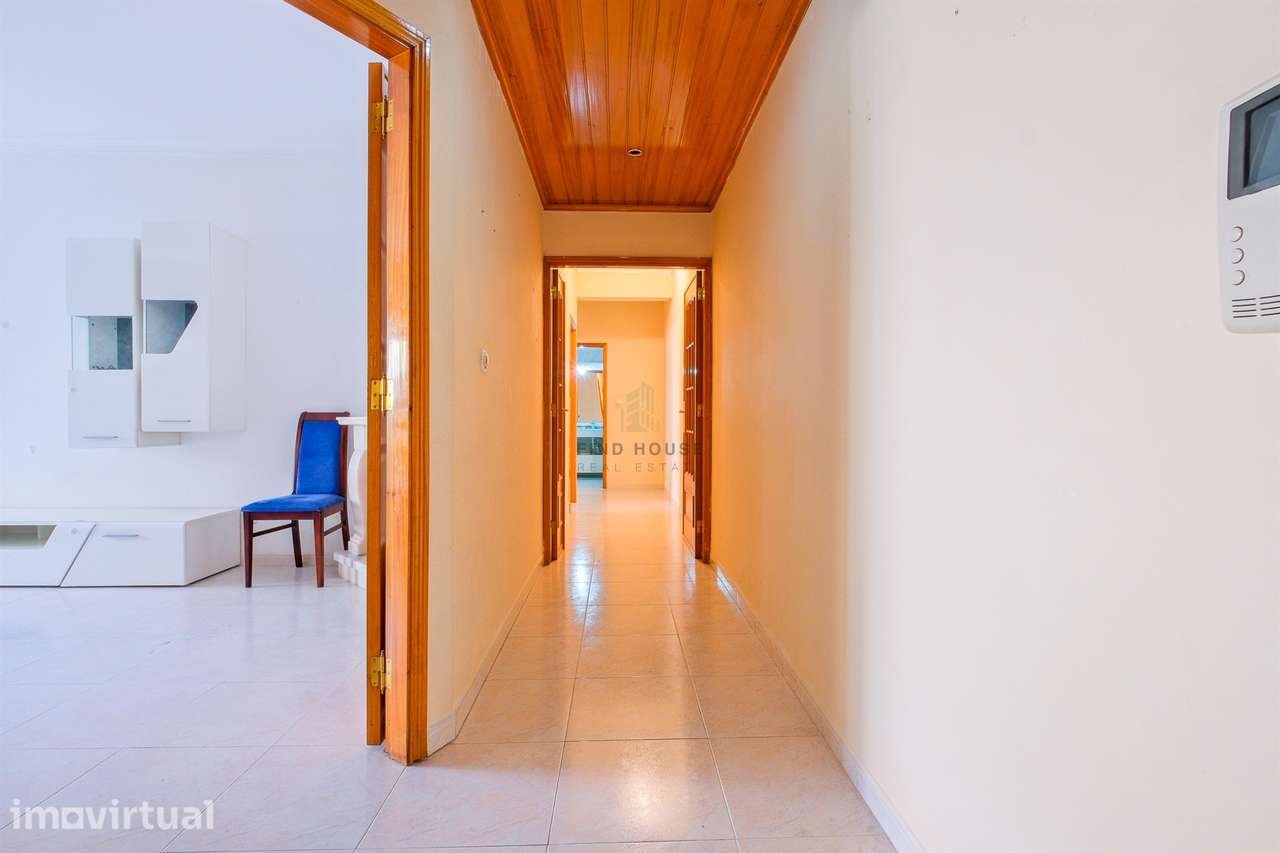 Apartamento T2 com terraço, lugar de garagem e arrecadação em Vale de - Grande imagem: 2/24