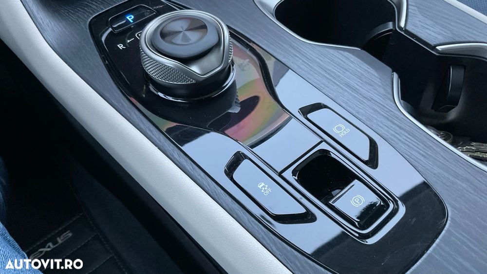 Lexus RZ 450e AWD Luxury - 33