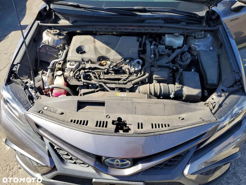 Toyota Camry - 12