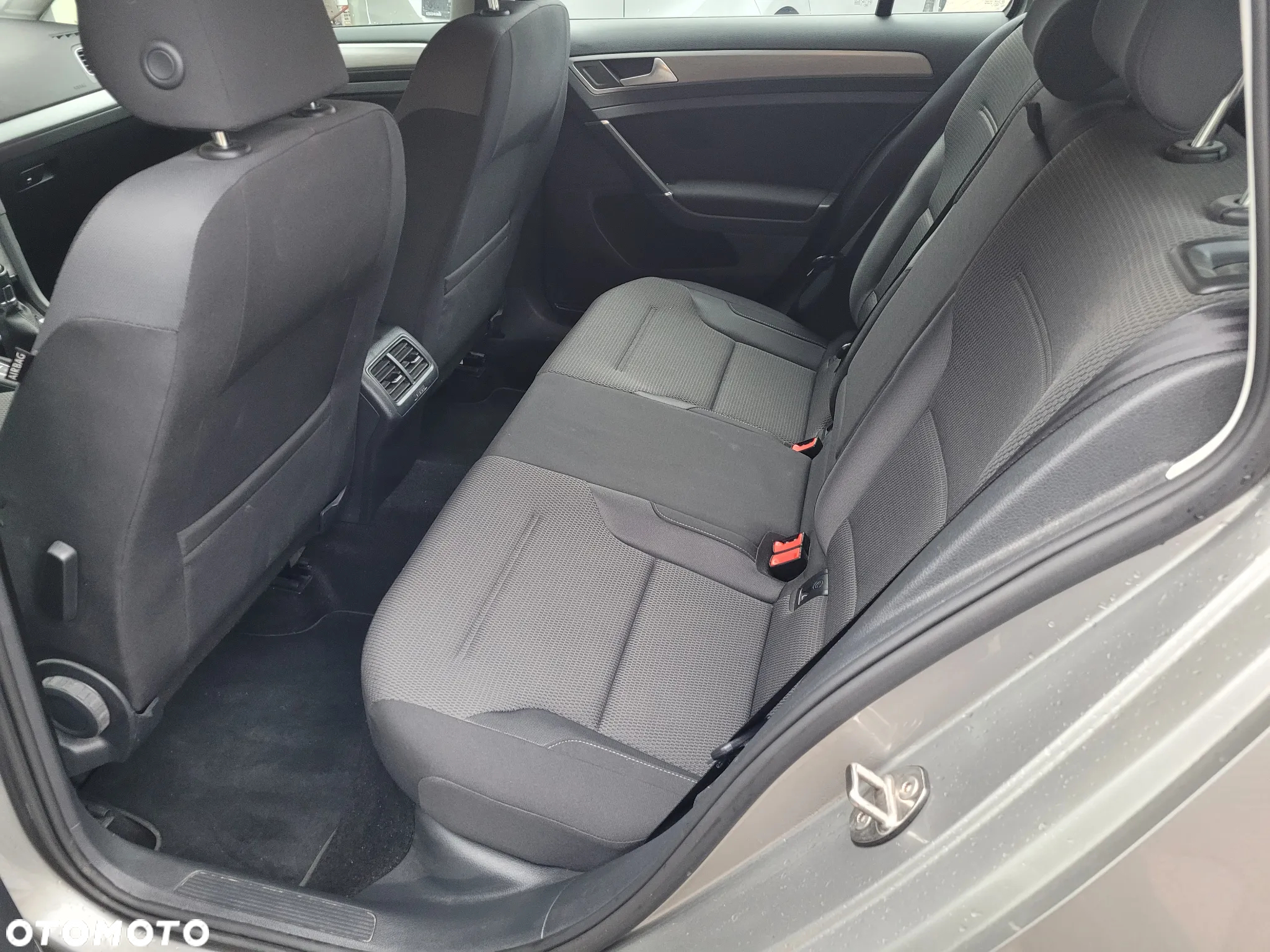 Volkswagen Golf - 12