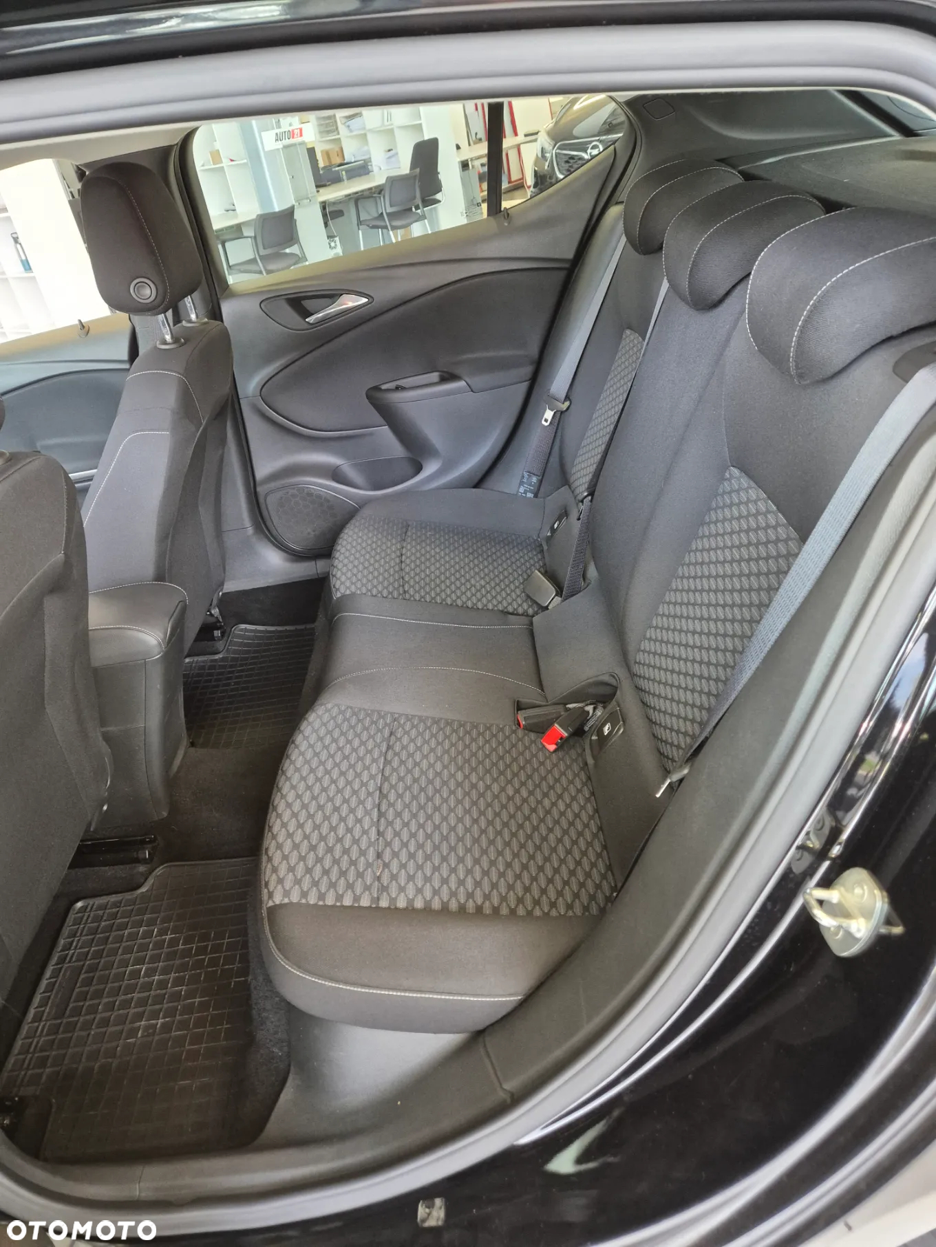 Opel Astra V 1.2 T Elegance S&S - 11
