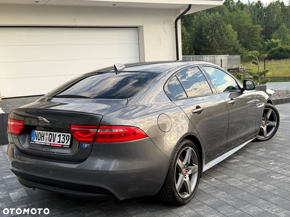 Jaguar XE 2.0 D R-Sport - 16