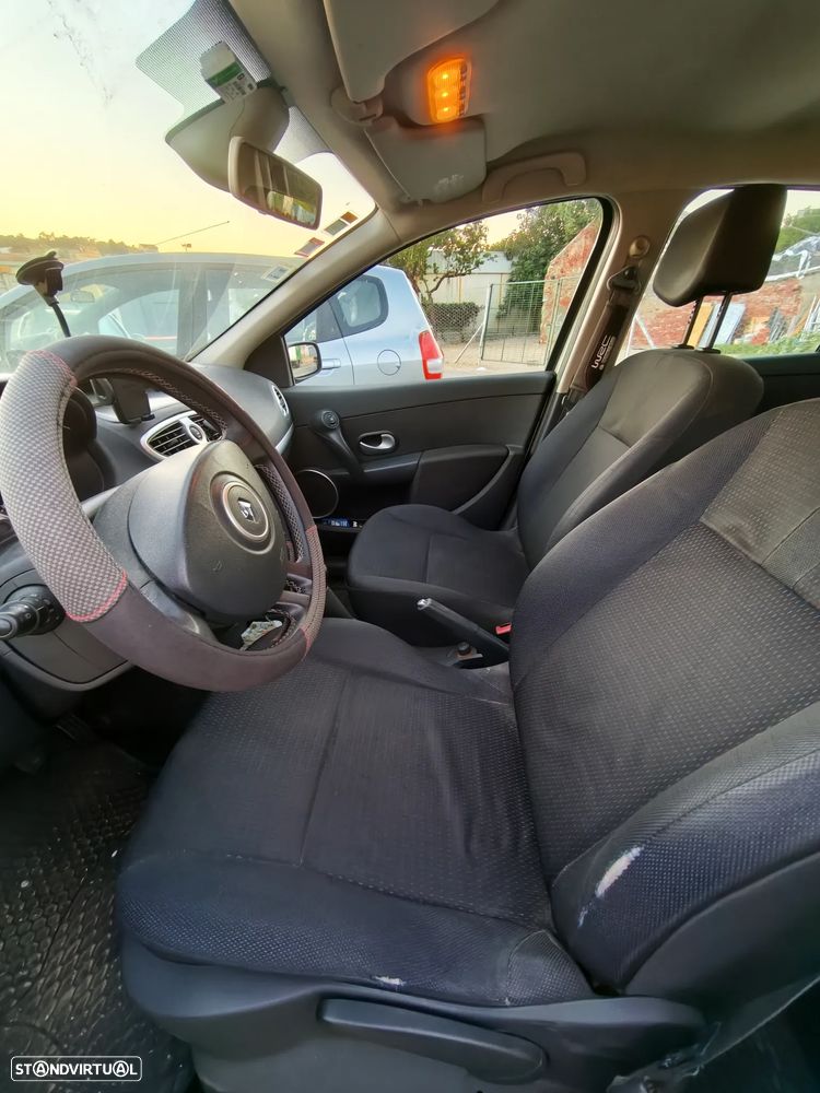 Renault Clio 1.2 16V Confort - 6