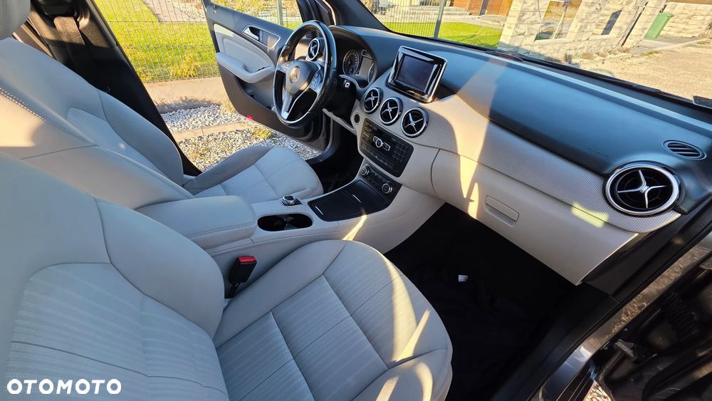 Mercedes-Benz Klasa B 200 CDI (BlueEFFICIENCY) 7G-DCT - 17