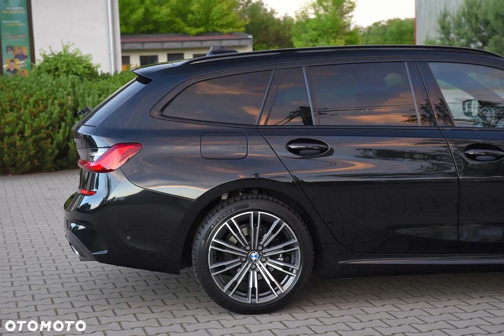 BMW Seria 3 320d xDrive Edition M Sport Shadow - 22