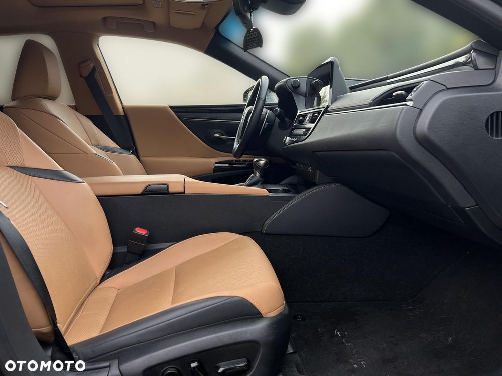 Lexus ES 300h Business Edition - 13