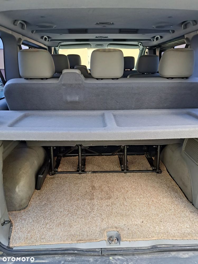 Renault Trafic Passenger - 11