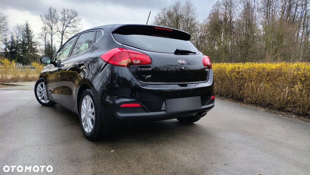 Kia Ceed 1.6 CRDi 128 Dream Team Edition - 20