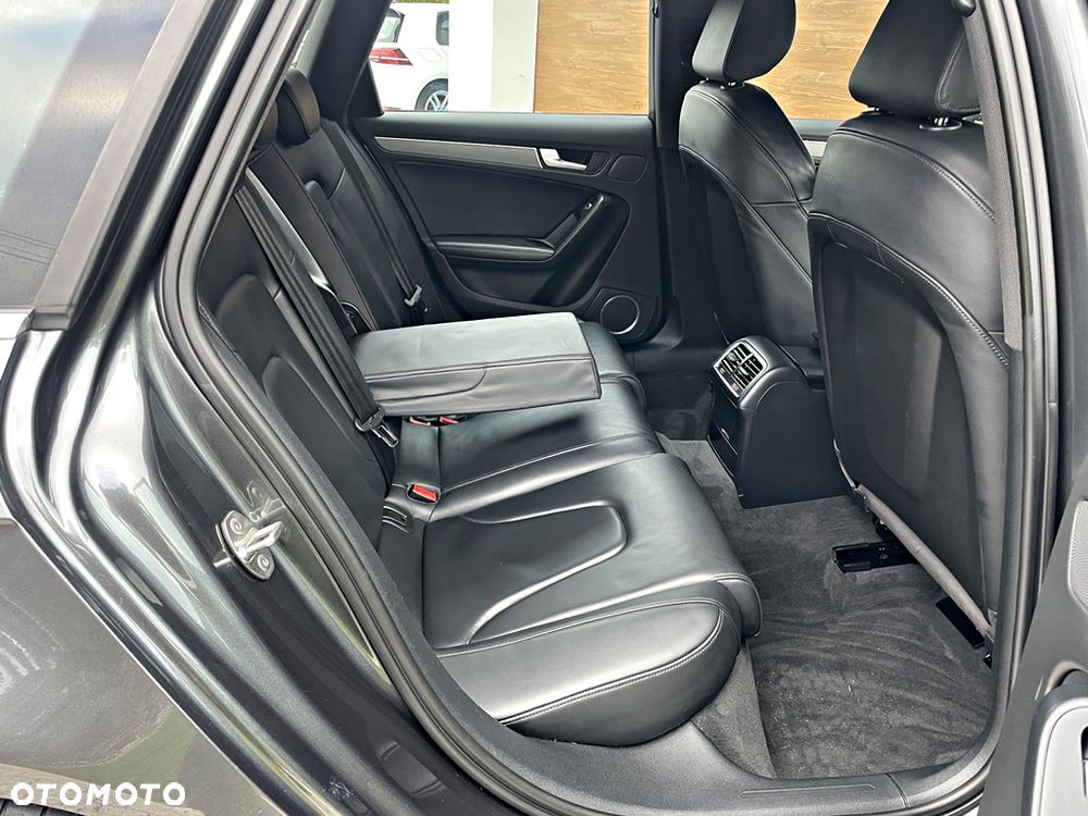 Audi A4 Avant 2.0 TDI DPF clean diesel multitronic S line Sportpaket - 28