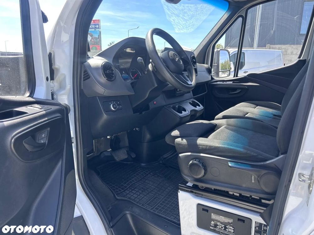 Mercedes-Benz Sprinter - 8