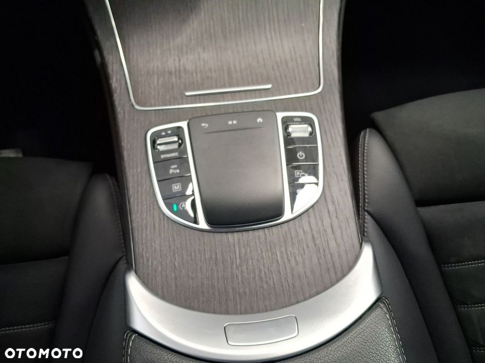 Mercedes-Benz GLC - 24