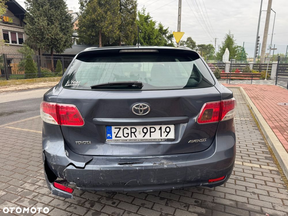 Toyota Avensis - 4