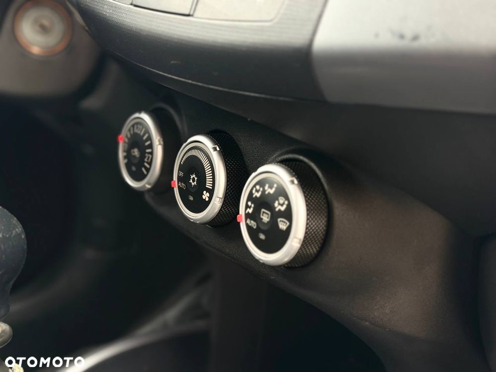 Mitsubishi Outlander 2.0 DID Intense + - 10
