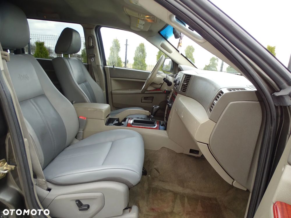 Jeep Grand Cherokee - 15