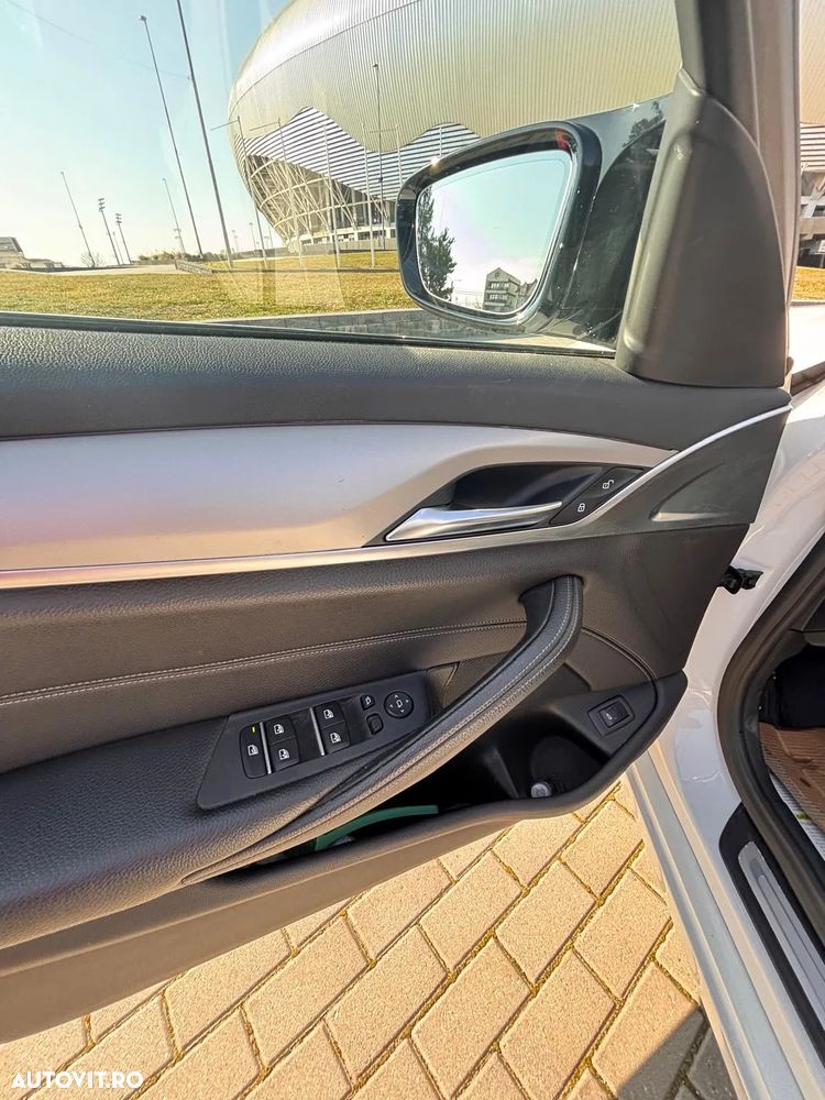 BMW Seria 5 520d Aut. Luxury Line - 12