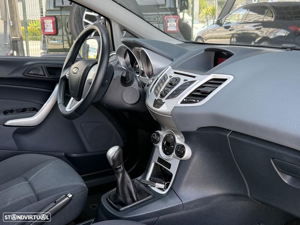 Ford Fiesta 1.25 Titanium - 31