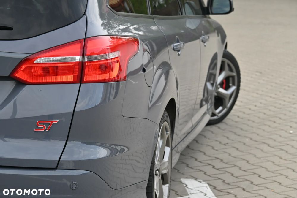 Ford Focus 2.0 TDCi ST-2 PowerShift - 19