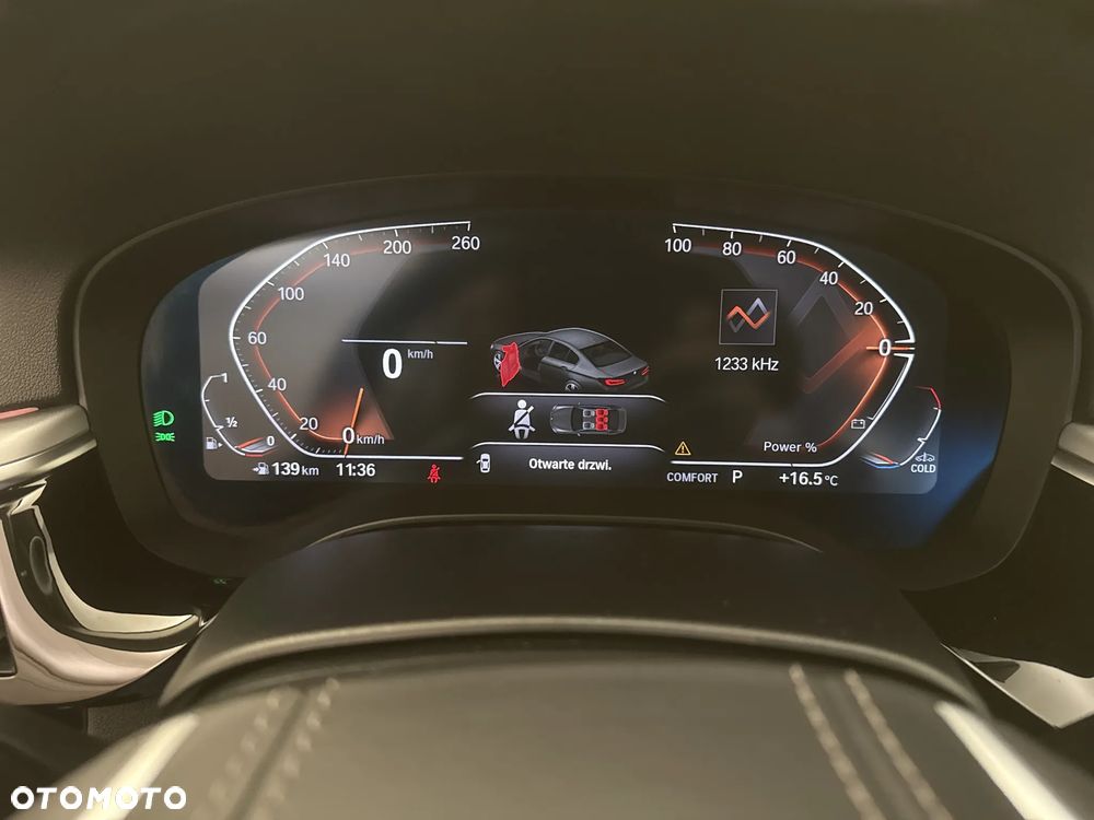 BMW Seria 5 520i mHEV - 13