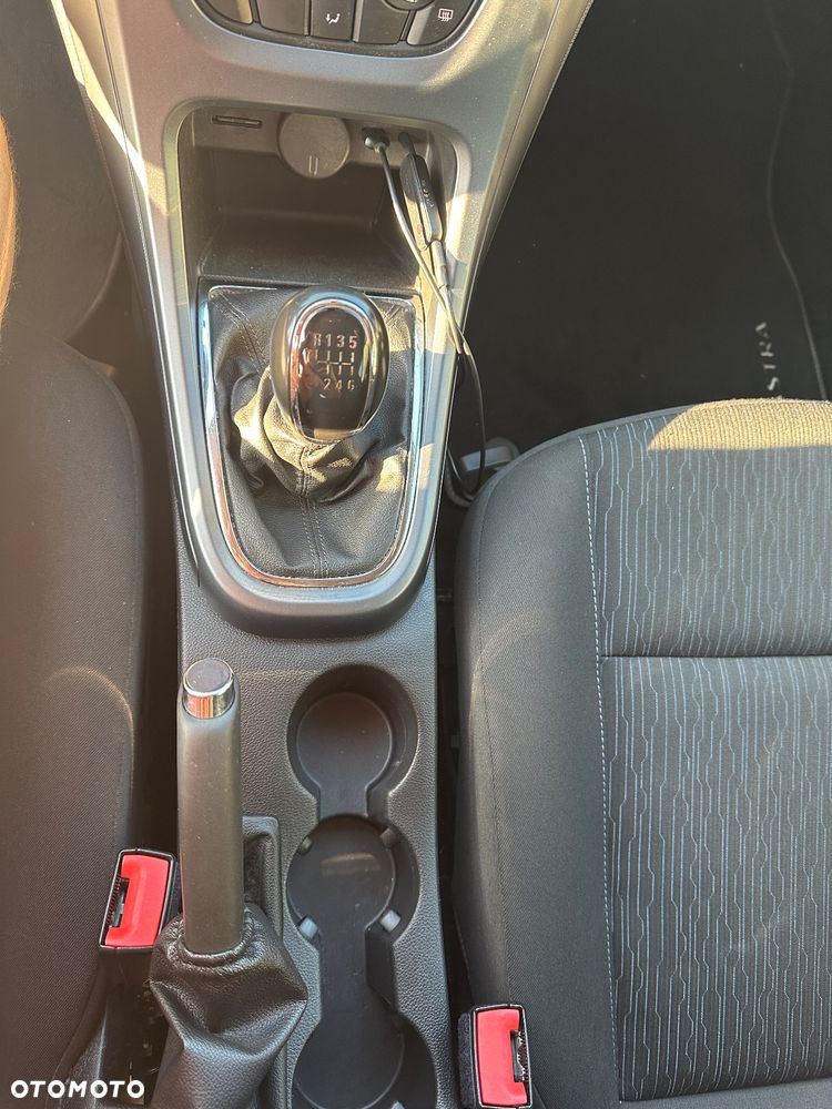 Opel Astra IV GTC 1.4 T Active - 8