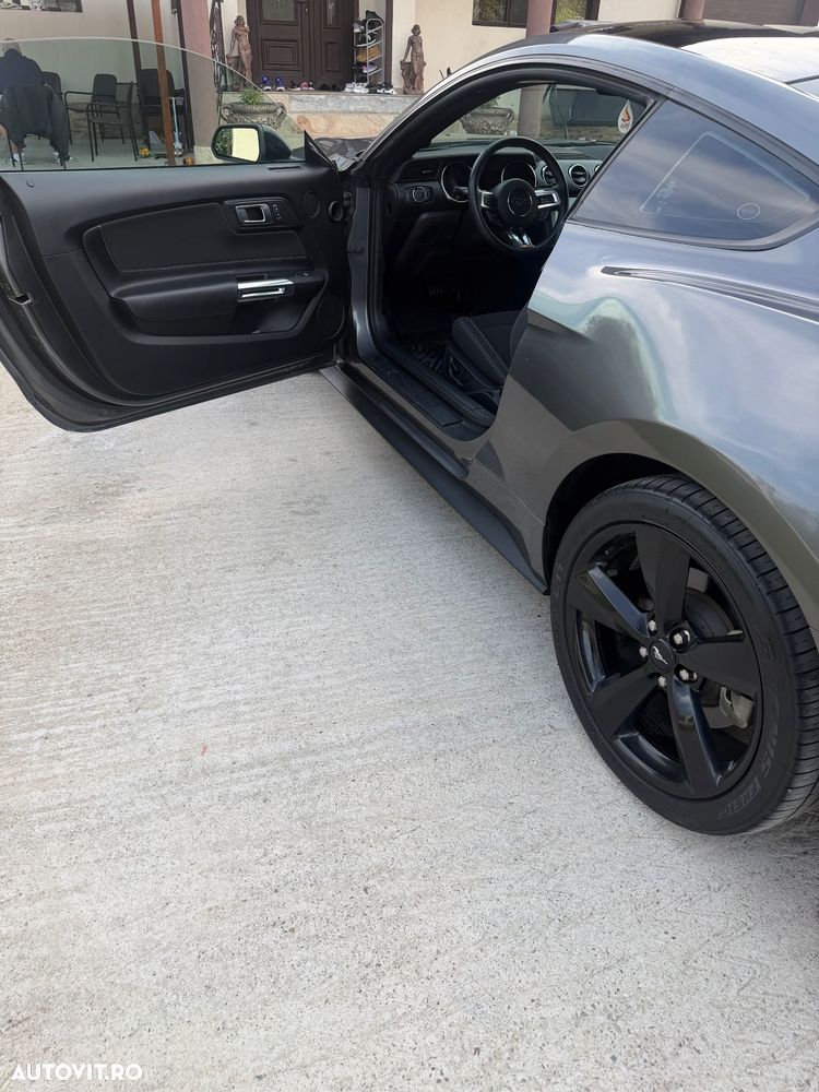 Ford Mustang - 1