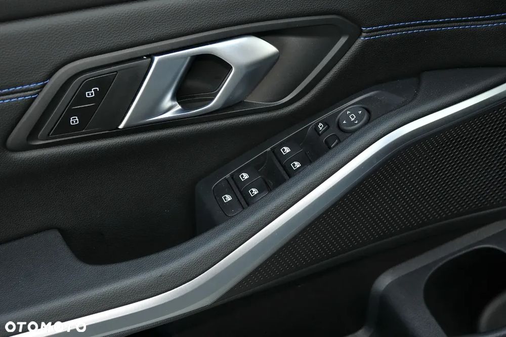 BMW Seria 3 318i M Sport - 18