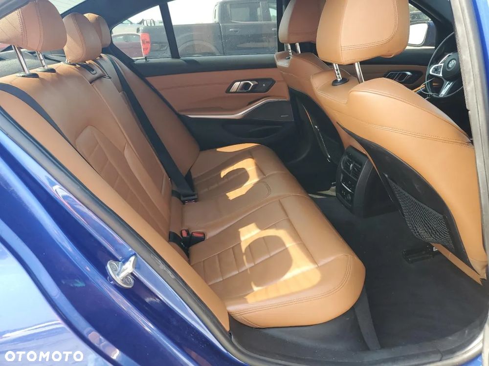 BMW Seria 3 330i xDrive M Sport - 11